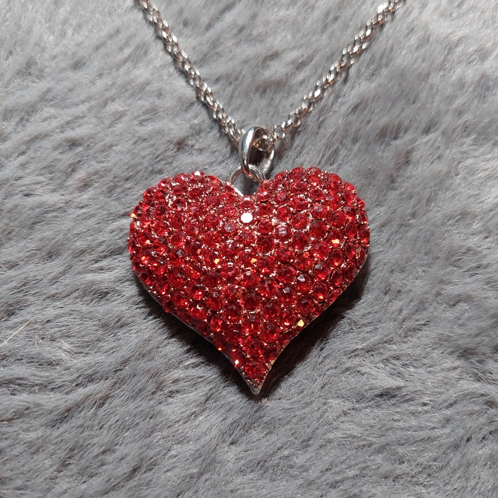 Crystal Heart Necklace NWOT